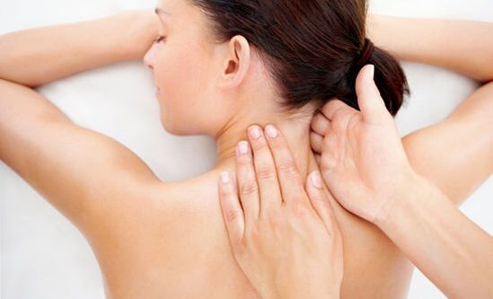 Kaela massaaž, mis aitab lõdvestada lihaseid, leevendada pingeid ja valu